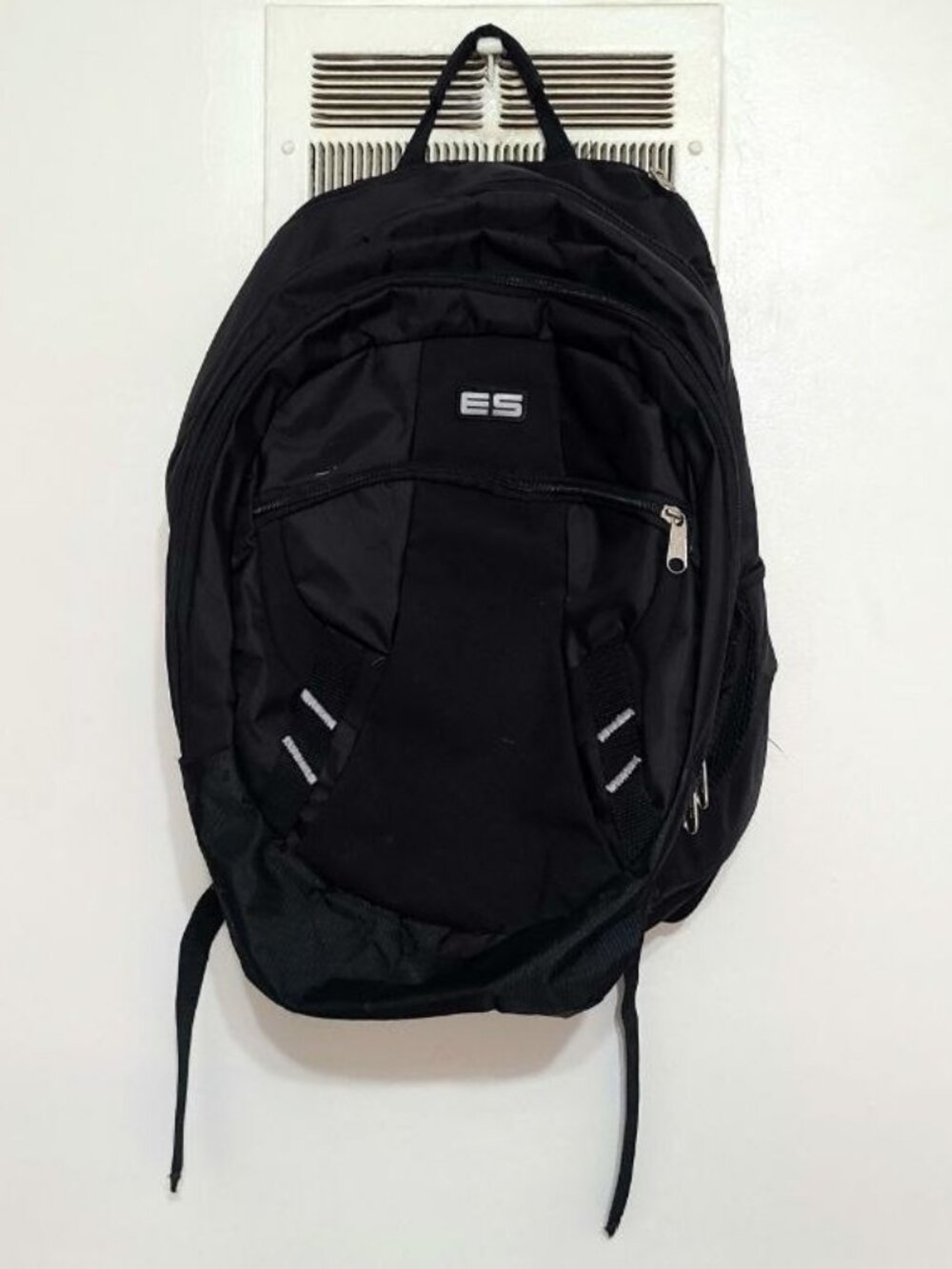 Black Backpack – Multi‑Pocket